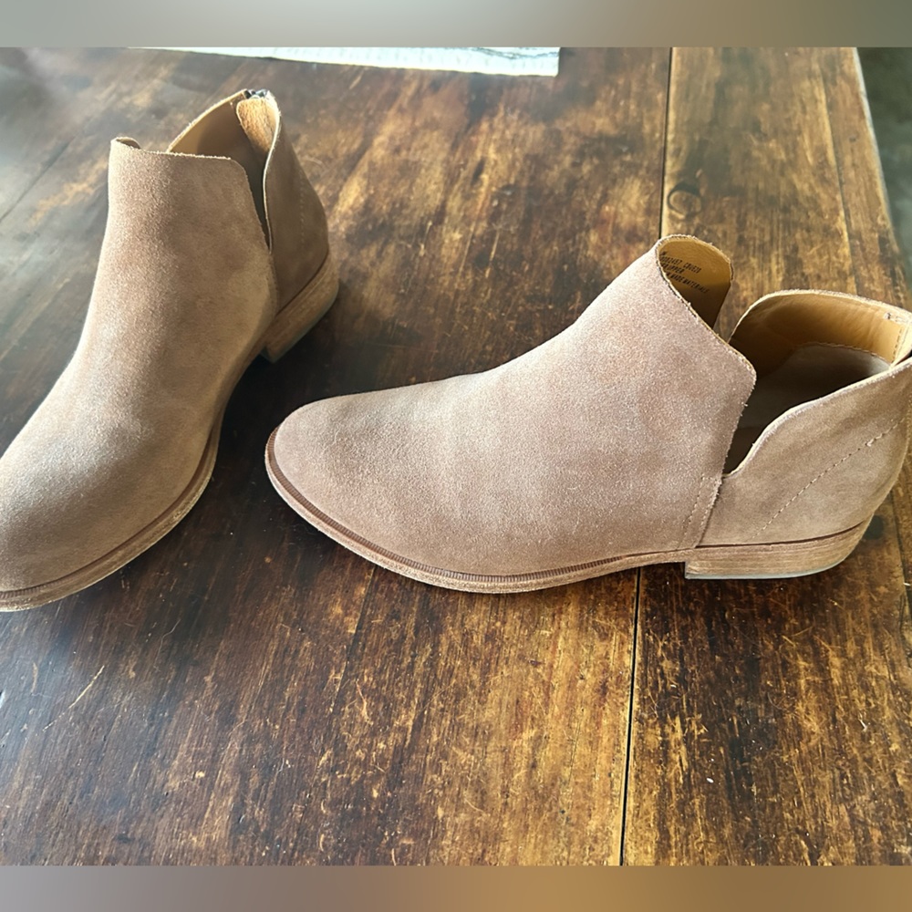 Kork Ease “Renny” brown suede ankle boots